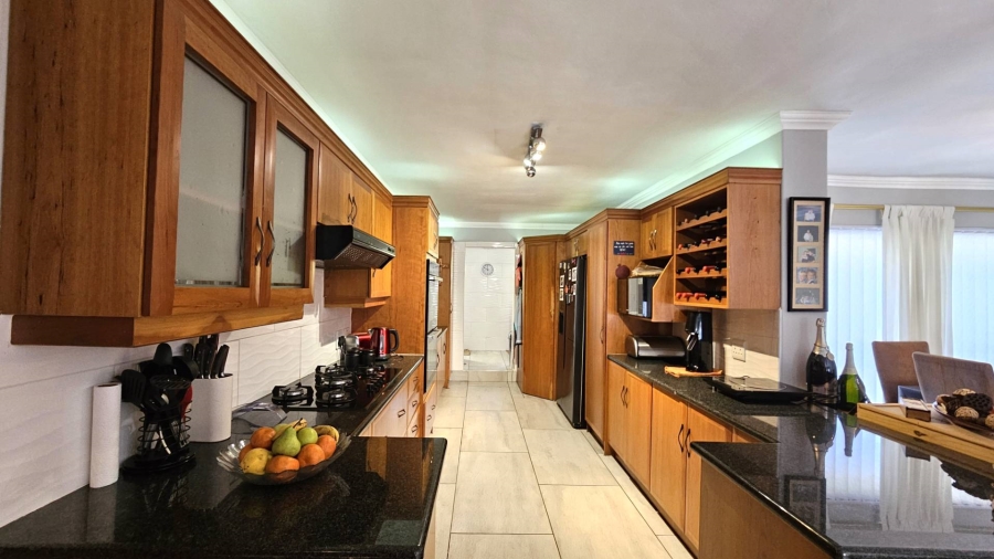 4 Bedroom Property for Sale in Ifafi North West